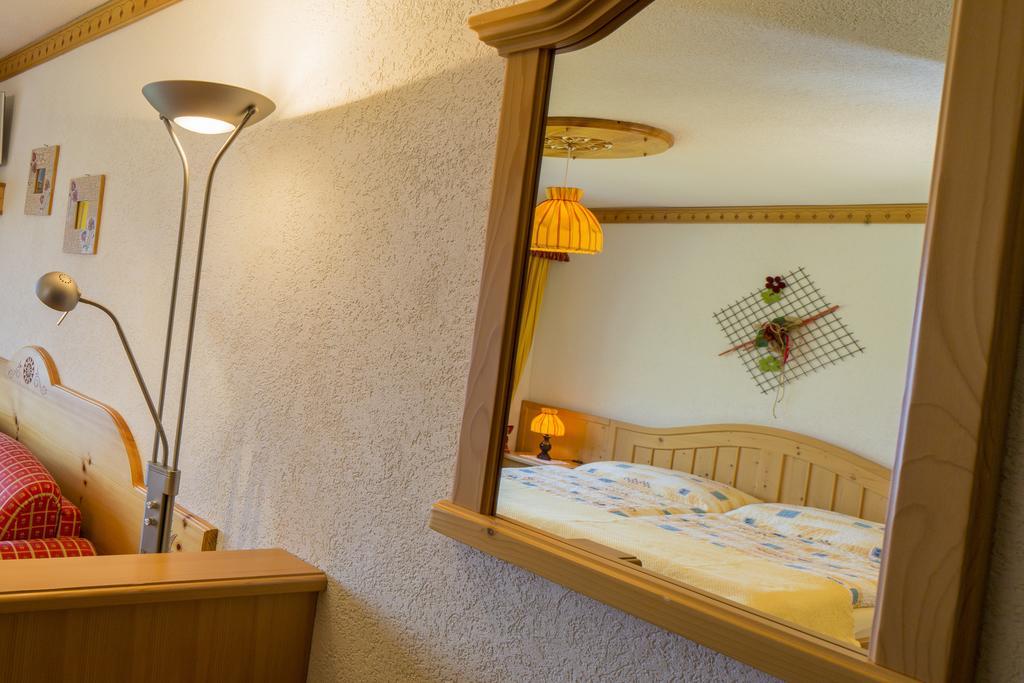 Alpenhotel Zur Wildi Lauchernalp Wiler Værelse billede