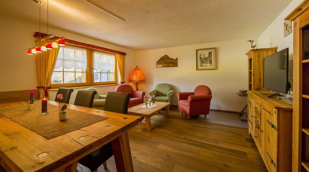 Alpenhotel Zur Wildi Lauchernalp Wiler Eksteriør billede