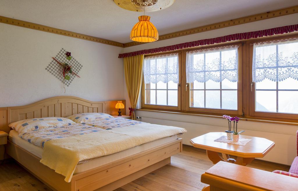 Alpenhotel Zur Wildi Lauchernalp Wiler Eksteriør billede